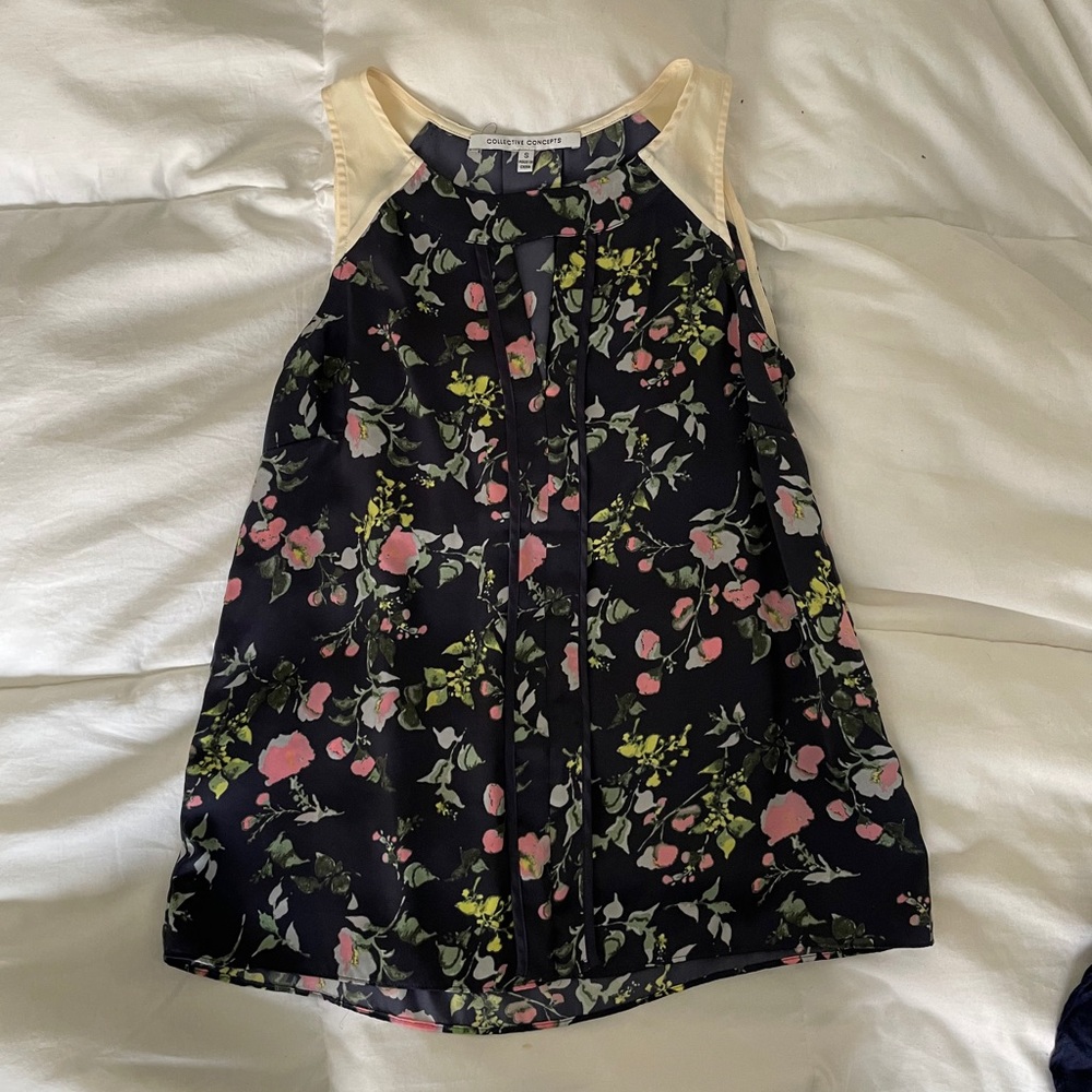 Women’s sleeveless top